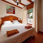 Cozy Townhouse With A Garden Apartment Playa de las Americas (Tenerife)