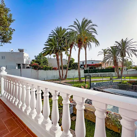 Cozy Townhouse With A Garden Apartment Playa de las Americas (Tenerife)