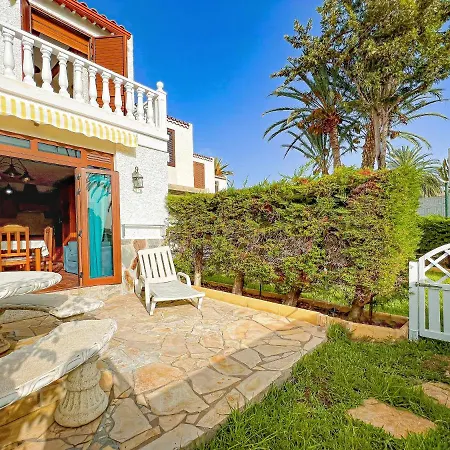 Apartment Cozy Townhouse With A Garden Playa de las Americas (Tenerife)
